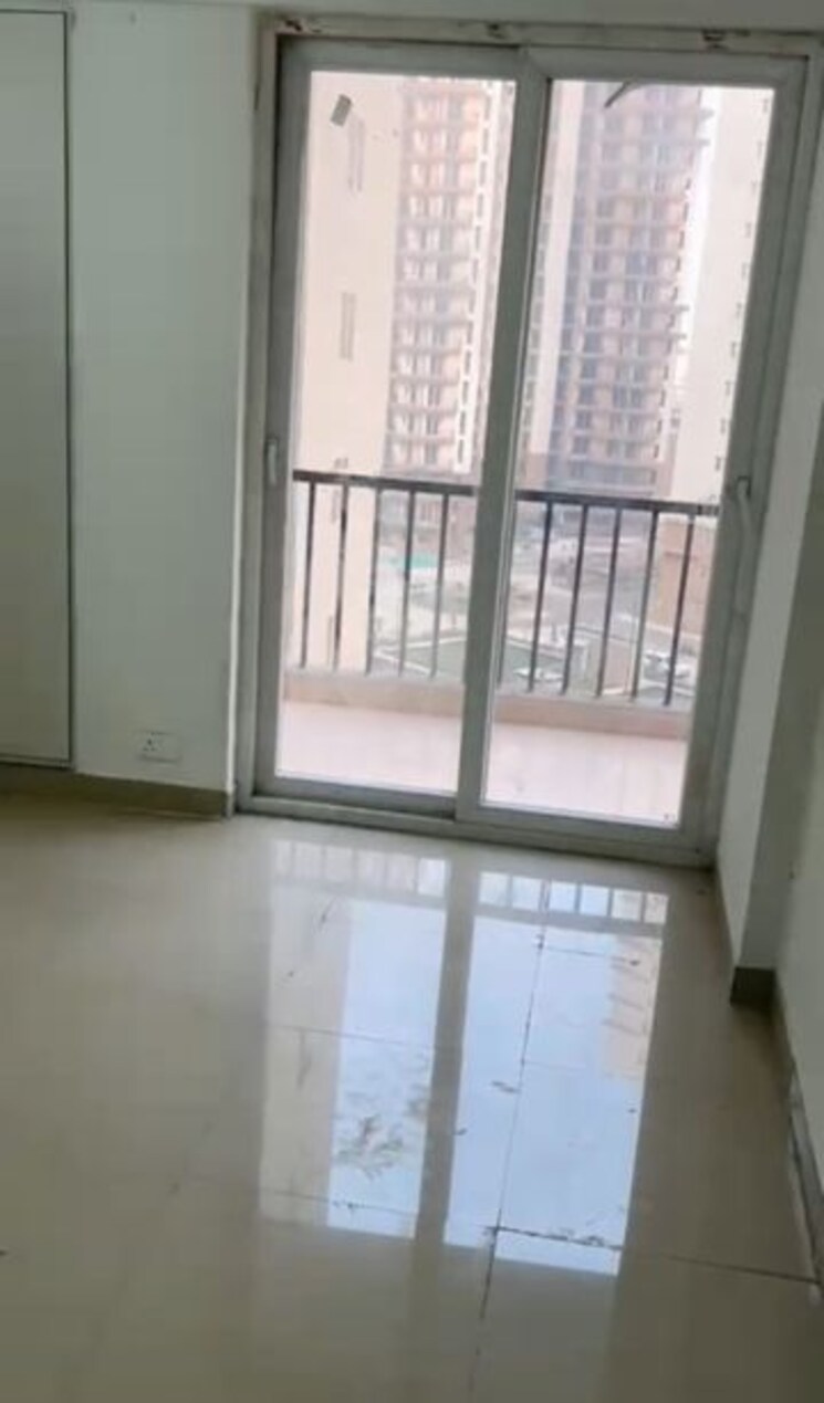 Room, amrapali-heartbeat-city 3 Bedroom 1350 Sq.Ft. Apartment In Sector 107 Noida 9721662