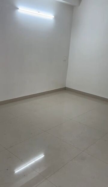 Room in 3 BHK Apartment at Amrapali Heartbeat City, Sector 107 – for Rent
