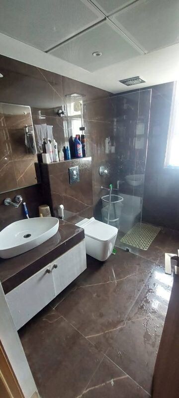 Master Bedroom in 4 BHK Apartment at Gomti Nagar – for Rent