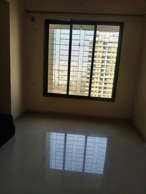 Room in 1 BHK Apartment at Green Square, Kasarvadavali – for Rent