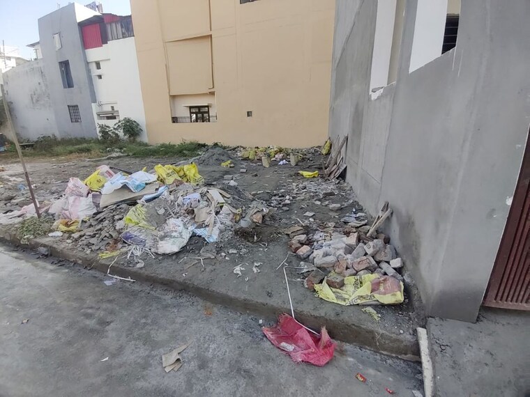  Parking, gms road  100 Sq.Yd. Plot In Gms Road Dehradun 9721712