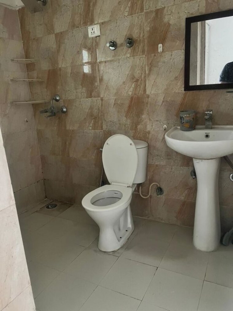 Bathroom, ajnara-le-garden 3 Bedroom 1500 Sq.Ft. Apartment In Sector 16b Greater Noida Greater Noida 9721728