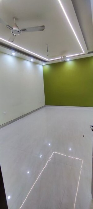 Room in 2.5 BHK Villa at Gamma I Greater Noida – for Rent