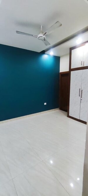 Room in 2.5 BHK Villa at Gamma I Greater Noida – for Rent