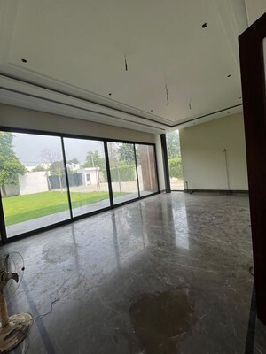 Room in 5 BHK Villa at Chattarpur – for Sale