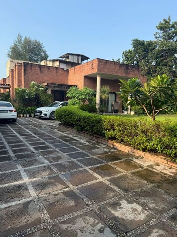 5 BHK Villa For Sale in Chattarpur