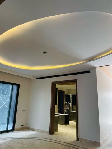 Room in 5 BHK Villa at Chattarpur – for Sale