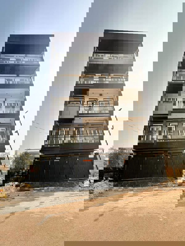 3 BHK Builder Floor For Rent in Sector 84