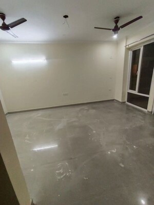 Room in 2 BHK Apartment at Vatika City Homes, Sector 83 – for Rent