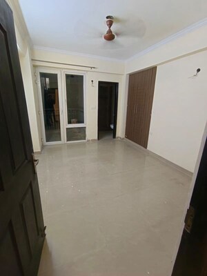 Room in 2 BHK Apartment at Vatika City Homes, Sector 83 – for Rent