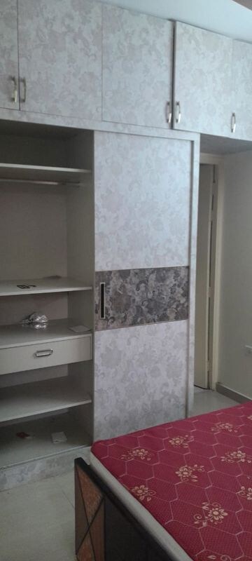 Furnished Amenities in 3 BHK Apartment at Sector 84 – for Rent