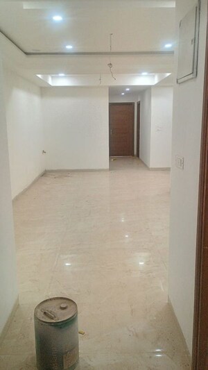 Room in 3 BHK Apartment at Raja Park – for Sale