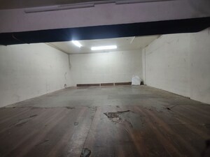  Warehouse For Rent in Malad West