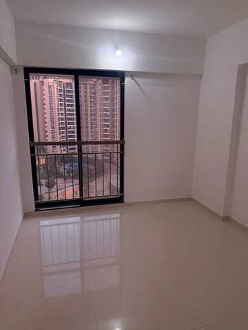 Room in 3 BHK Apartment at Pride World City Kingsbury, Charholi Budruk – for Rent