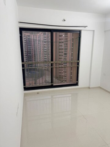 Room in 3 BHK Apartment at Pride World City Kingsbury, Charholi Budruk – for Rent