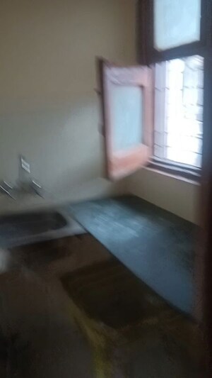 Room in Studio Builder Floor at Lajpat Nagar ii – for Rent