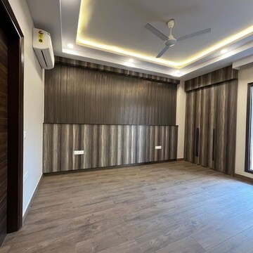 Room in 4 BHK Builder Floor at Sector 57 – for Sale