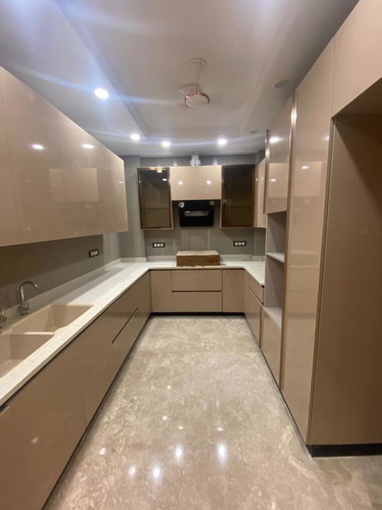 Kitchen, east patel nagar 3 Bedroom 1800 Sq.Ft. Builder Floor In East Patel Nagar Delhi 9721992