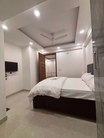 Bedroom in 2 BHK Builder Floor at Palm Residency Chhatarpur, Chattarpur – for Rent