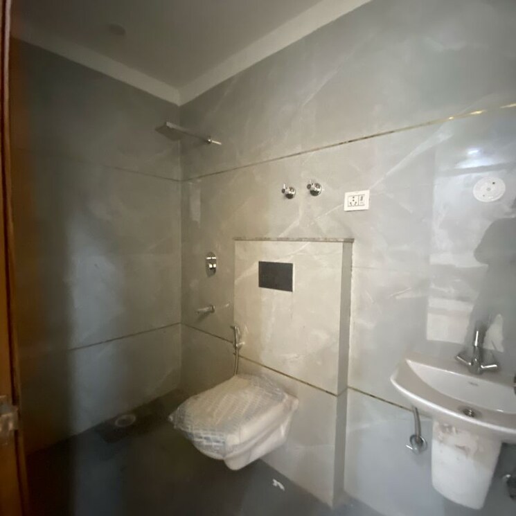 Bathroom, chattarpur 3 Bedroom 1300 Sq.Ft. Builder Floor In Chattarpur Delhi 9722072