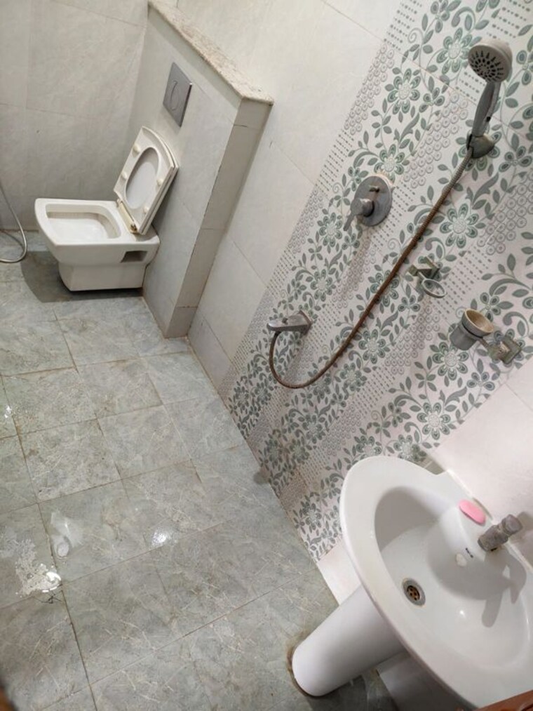 Bathroom, hsr layout 3 Bedroom 1458 Sq.Ft. Apartment In Hsr Layout Bangalore 9722080