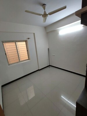 Room in 3 BHK Apartment at Hsr Layout – for Rent