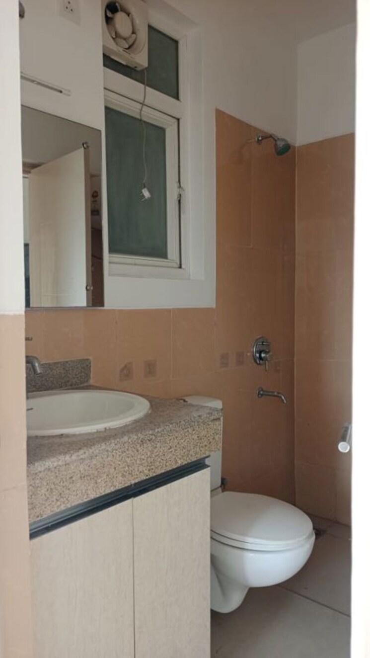 Bathroom, emaar-emerald-floors-premier 3 Bedroom 1650 Sq.Ft. Apartment In Sector 65 Gurgaon 9722087