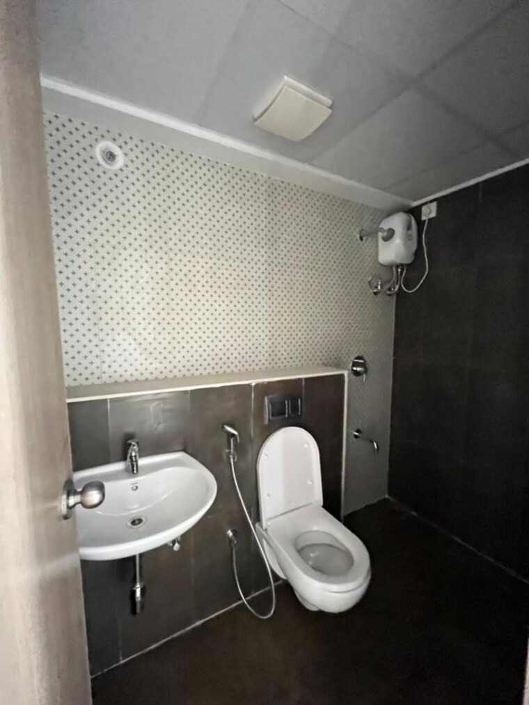 Bathroom, lodha-palava-downtown 2.5 Bedroom 759 Sq.Ft. Apartment In Dombivli East Thane 9722104