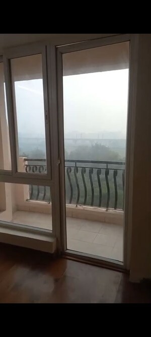 Room in 3 BHK Apartment at Sikka Karmic Greens, Sector 78 – for Rent