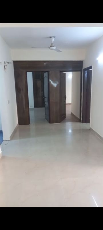 3 BHK + Servant Room Apartment For Rent in Sikka Karmic Greens