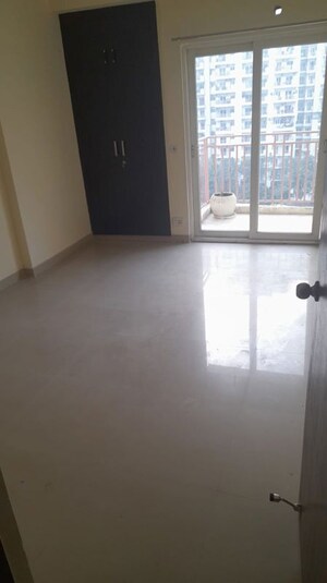 Room in 3 BHK Apartment at Amrapali Heartbeat City, Sector 107 – for Sale