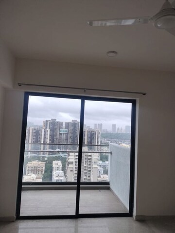 Room in 3 BHK Apartment at Lodha Woods, Kandivali East – for Rent