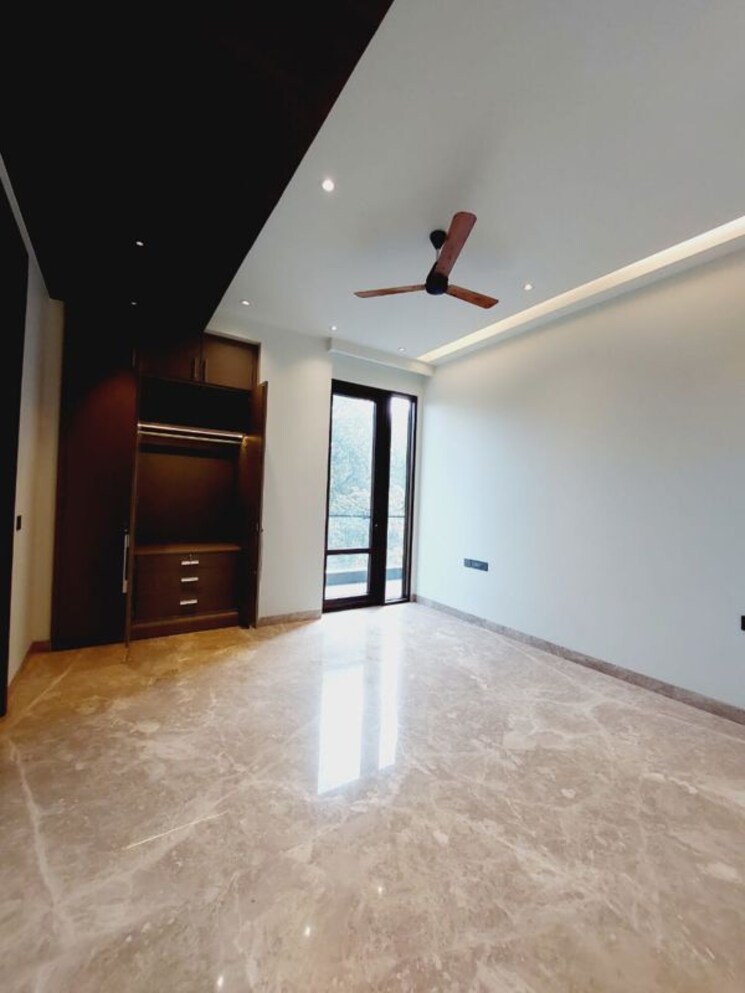 Room, dlf-queens-court 3 Bedroom 208 Sq.Yd. Builder Floor In Greater Kailash ii Delhi 9722183