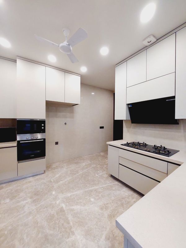 3 BHK + Servant Room 208 Sq.Yd. Builder Floor in DLF Queens Court