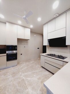3 BHK + Servant Room Builder Floor For Sale in DLF Queens Court