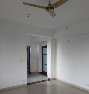Room in 4 BHK Apartment at AWHO Township Gurjinder Vihar, Omega Ii Greater Noida – for Rent