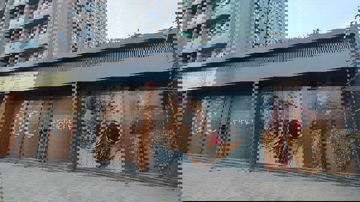 Showroom For Sale in Kalpataru Vienta