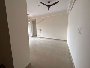 Room in 2 BHK Apartment at JM Florence, Tech Zone 4 Greater Noida – for Rent