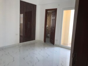 Room in 3 BHK Apartment at Purvanchal Royal City, Chi V Greater Noida – for Rent