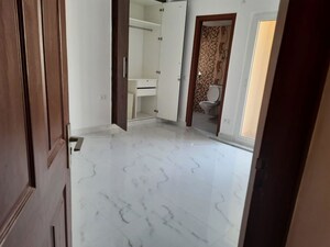 Room in 3 BHK Apartment at Purvanchal Royal City, Chi V Greater Noida – for Rent