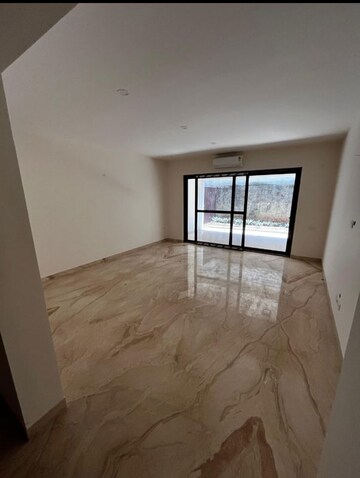 Room in 3 BHK Apartment at Imperium Endellion, Cunningham Road – for Sale