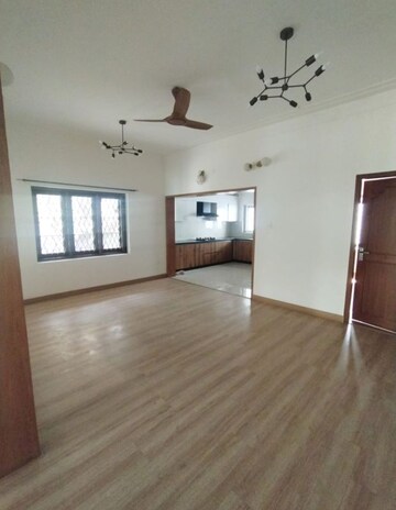 Room in 4 BHK Independent House at Deccan Vilas, Dollars Colony – for Rent