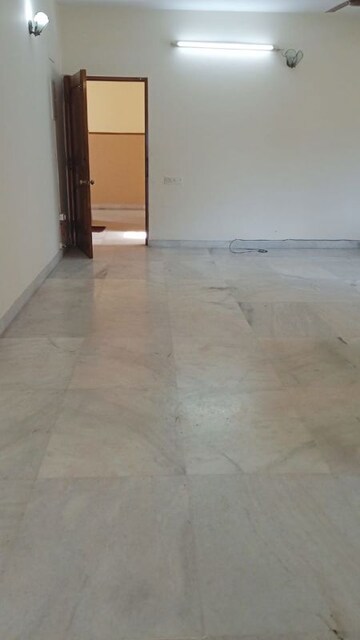 Room in 2 BHK Apartment at SNS Premnivas, Infantry Road – for Rent