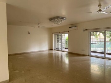 Room in 4 BHK Apartment at Embassy Oasis, Frazer Town – for Rent