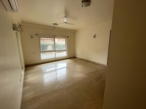 Room in 4 BHK Apartment at Embassy Oasis, Frazer Town – for Rent