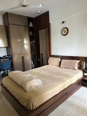 Master Bedroom in 3 BHK Apartment at Albert Court, Richmond Town – for Rent