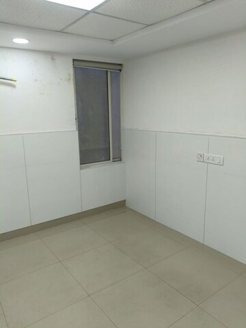 Room in  Office Space at SNS Premnivas, Infantry Road – for Rent