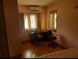 Study Room in 4 BHK Apartment at Embassy Habitat, Palace Road – for Rent