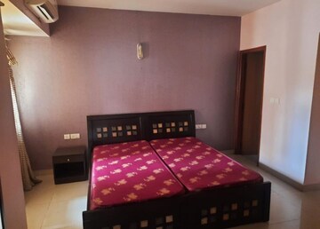 Master Bedroom in 4 BHK Apartment at Embassy Habitat, Palace Road – for Rent