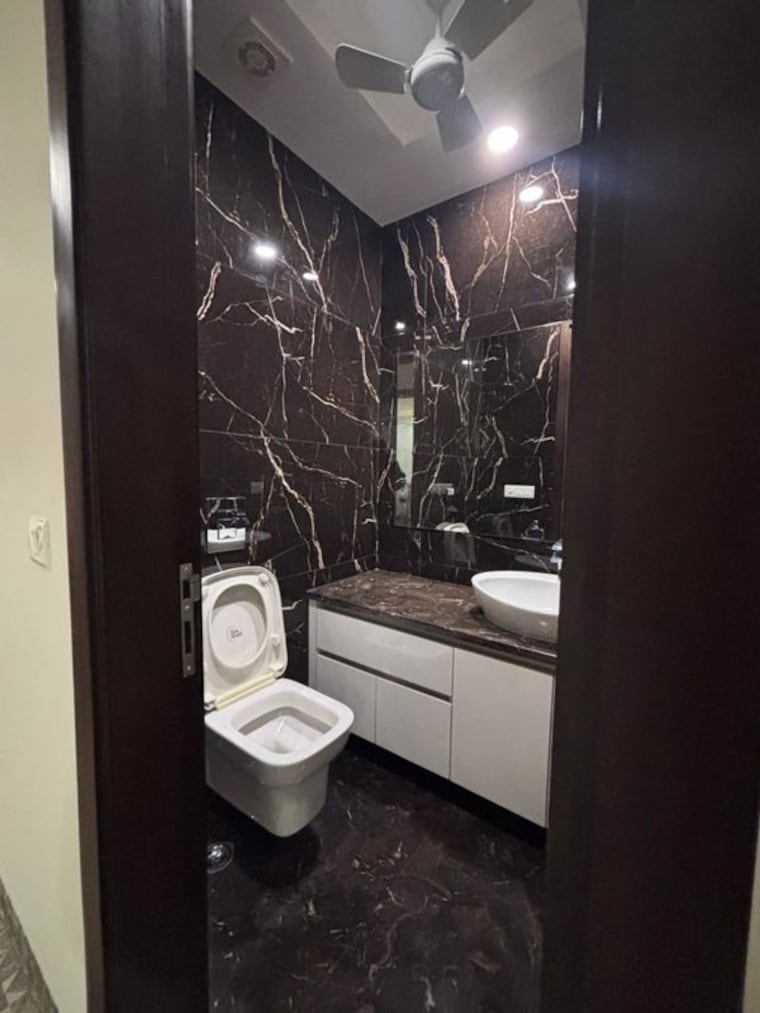 Bathroom, green park extension 4 Bedroom 4000 Sq.Ft. Apartment In Green Park Extension Delhi 9722372